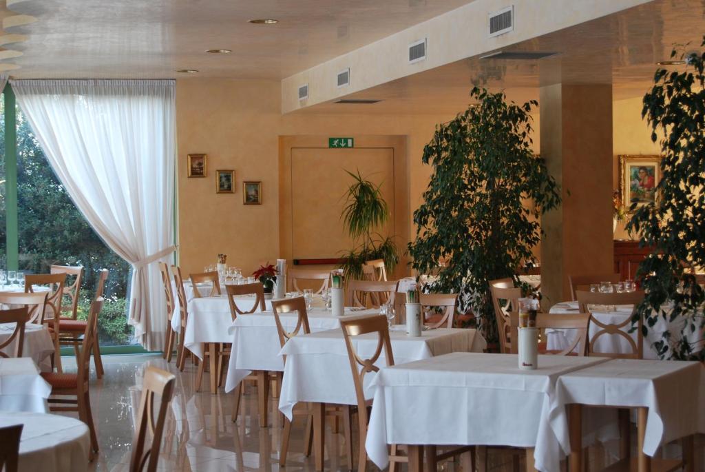 Vecchia Brianza Hotel Seveso ภายนอก รูปภาพ